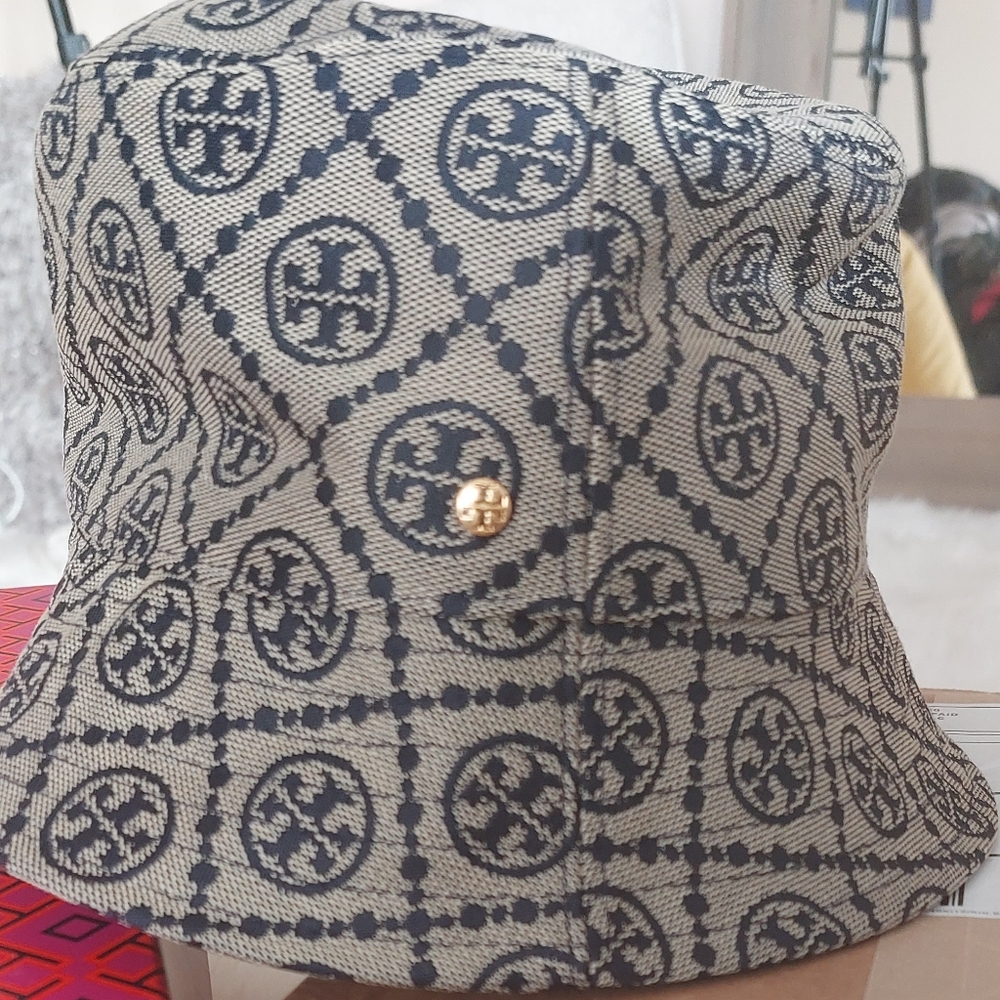 Never worn Tory Burch hat